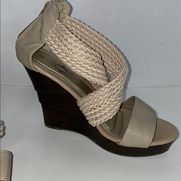 Sold- Charles Albert gold zip woven wedge sandals - Picture 8 of 13